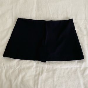 Black mini short skirt from the bekk